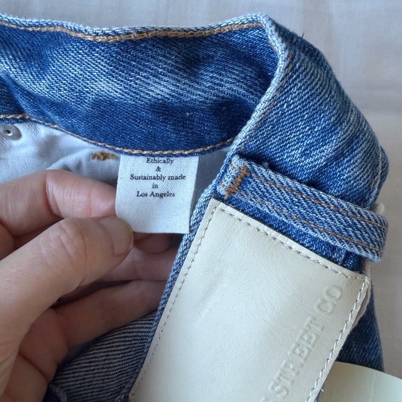 James Street Co NWT 29 JS Relaxed Denim Short Mid Wash - Picture 11 of 12